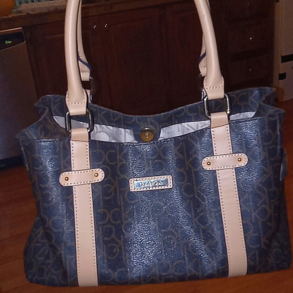 Calvin Klein Handbag - Picture 4 of 7